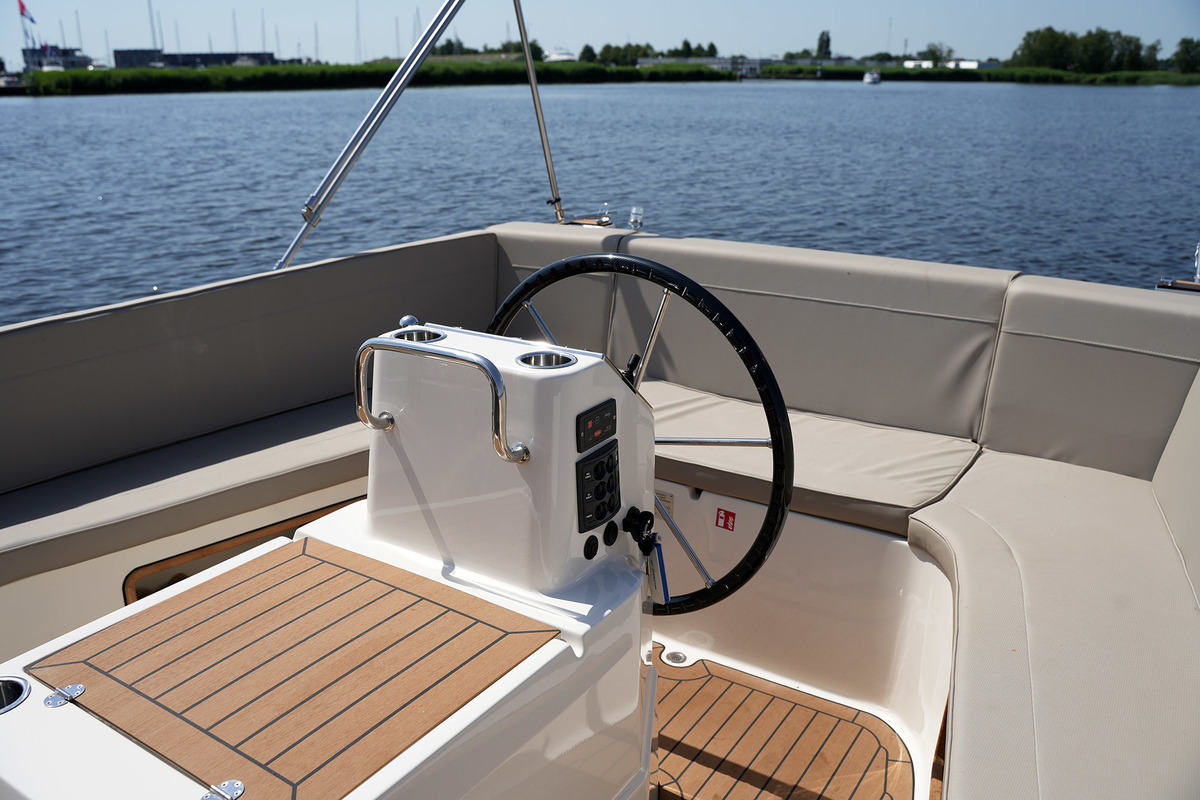 foto: 22 Interboat Intender 820