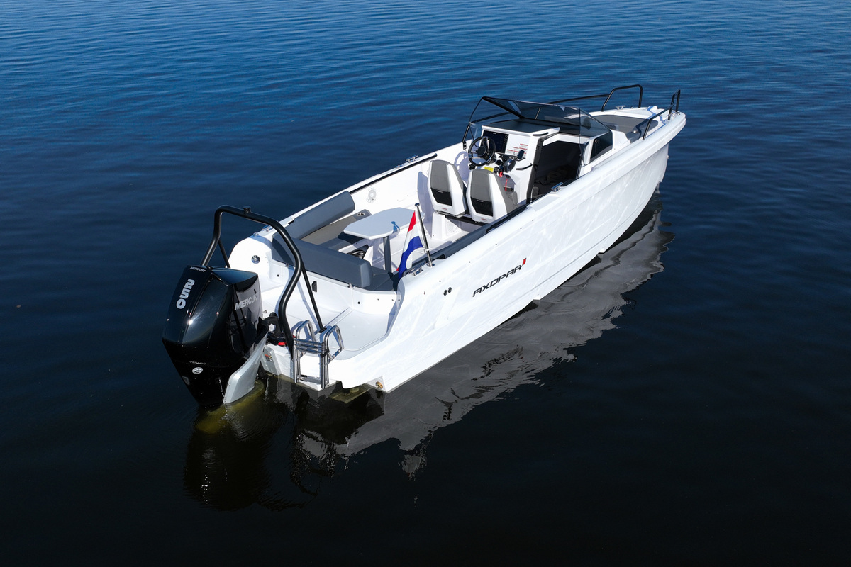 foto: 74 Axopar 25 Cross Bow & Cross Top