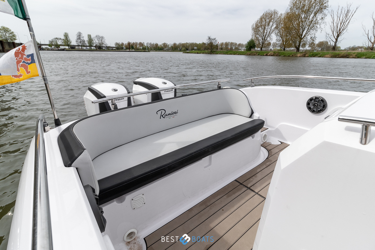 foto: 10 Ranieri Voyager 26S