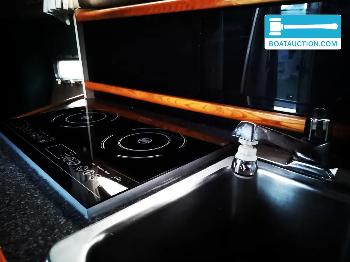 foto: 11 Bayliner 2655 wide body