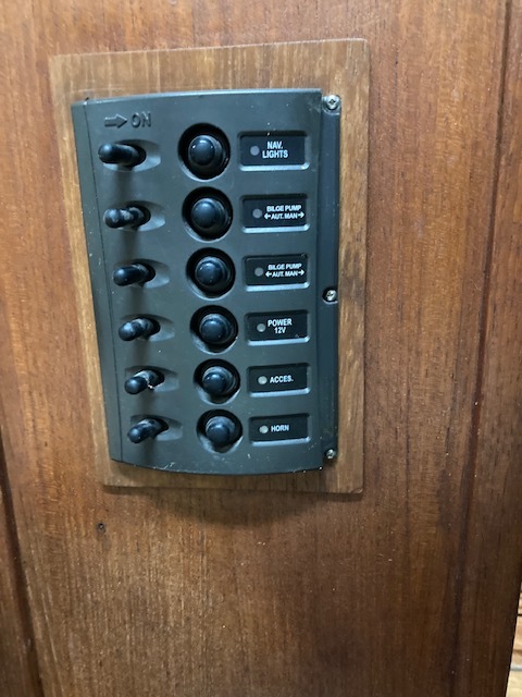 foto: 6 Whaler Navy 8.50