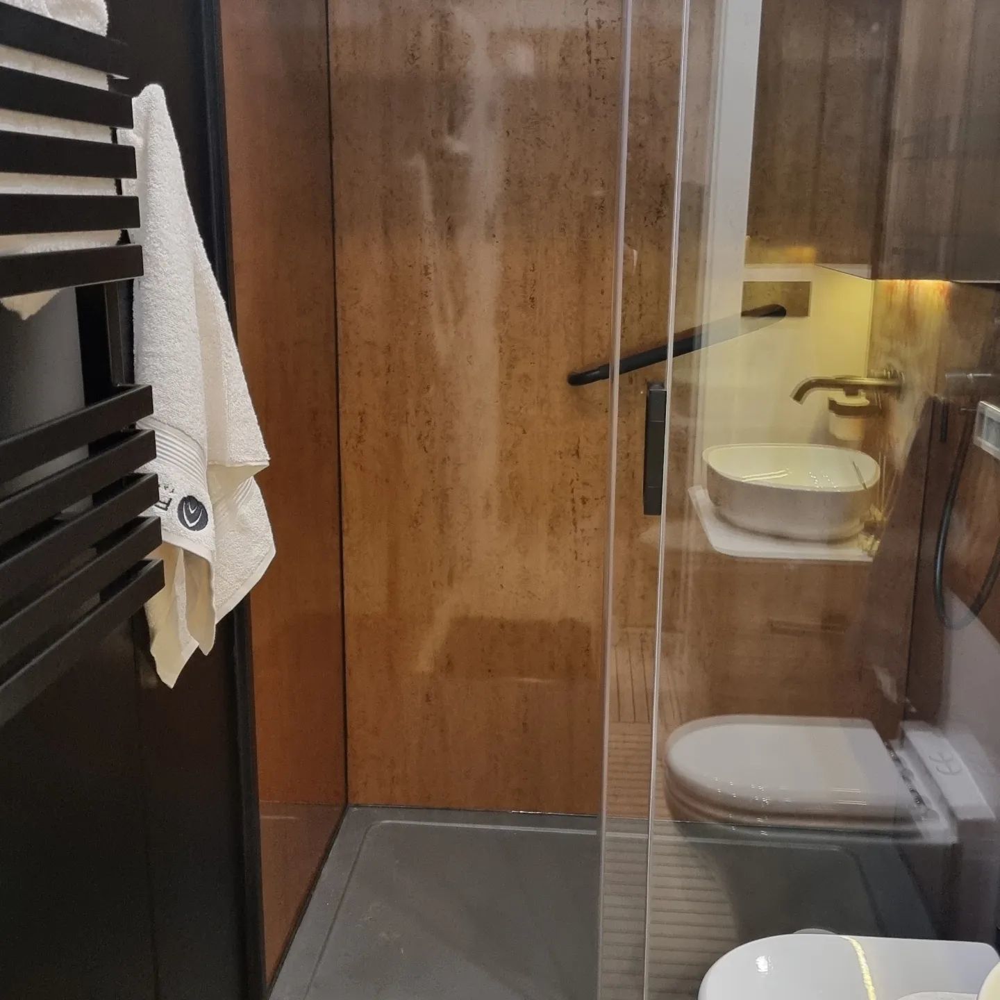 foto: 16 Perla E-vision 42