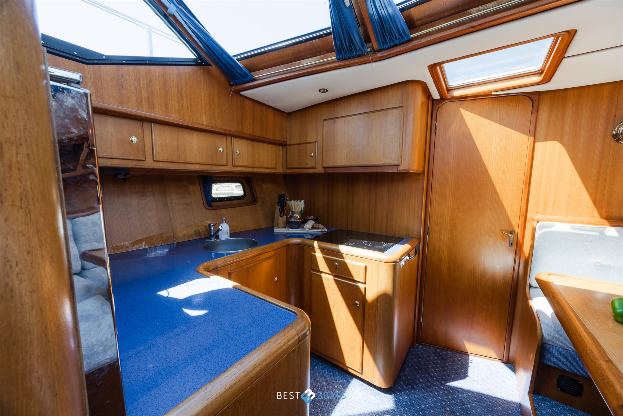 foto: 24 Vri-Jon Contessa 45E