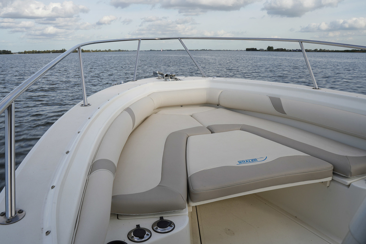 foto: 27 Boston Whaler 270 Outrage