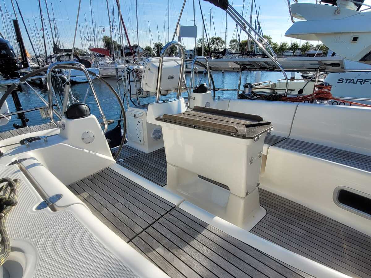foto: 22 Bavaria 42-3 Custom Line