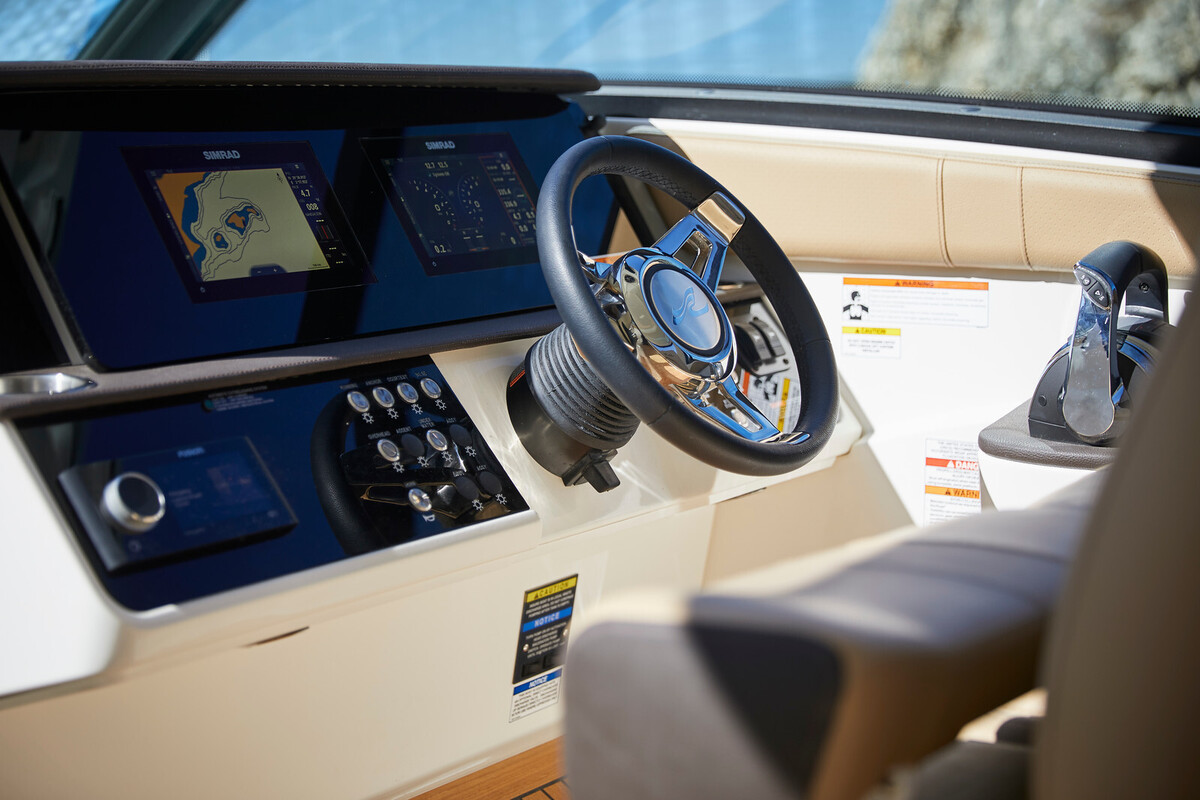 foto: 14 Sea Ray Sundancer 320