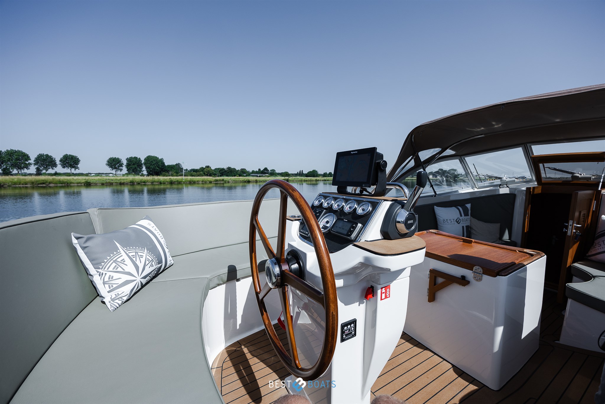 foto: 21 Interboat Intercruiser 27 Cabin