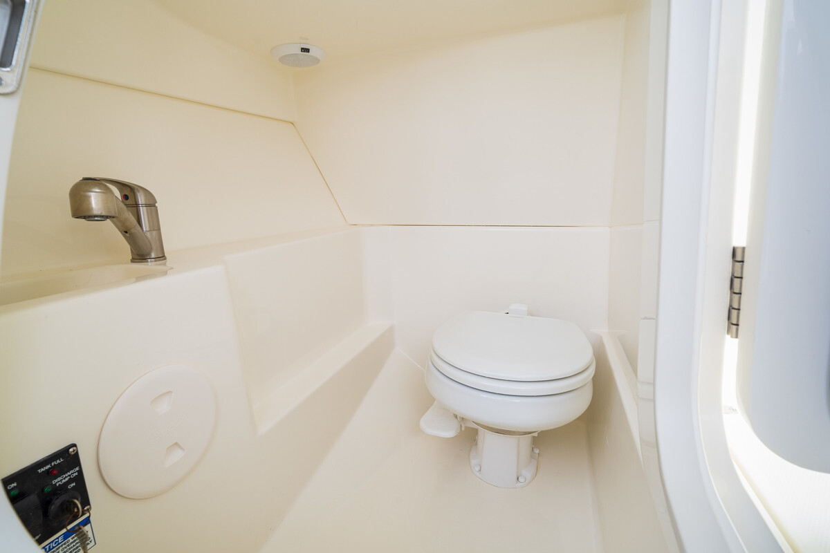 foto: 9 Boston Whaler 240 Vantage