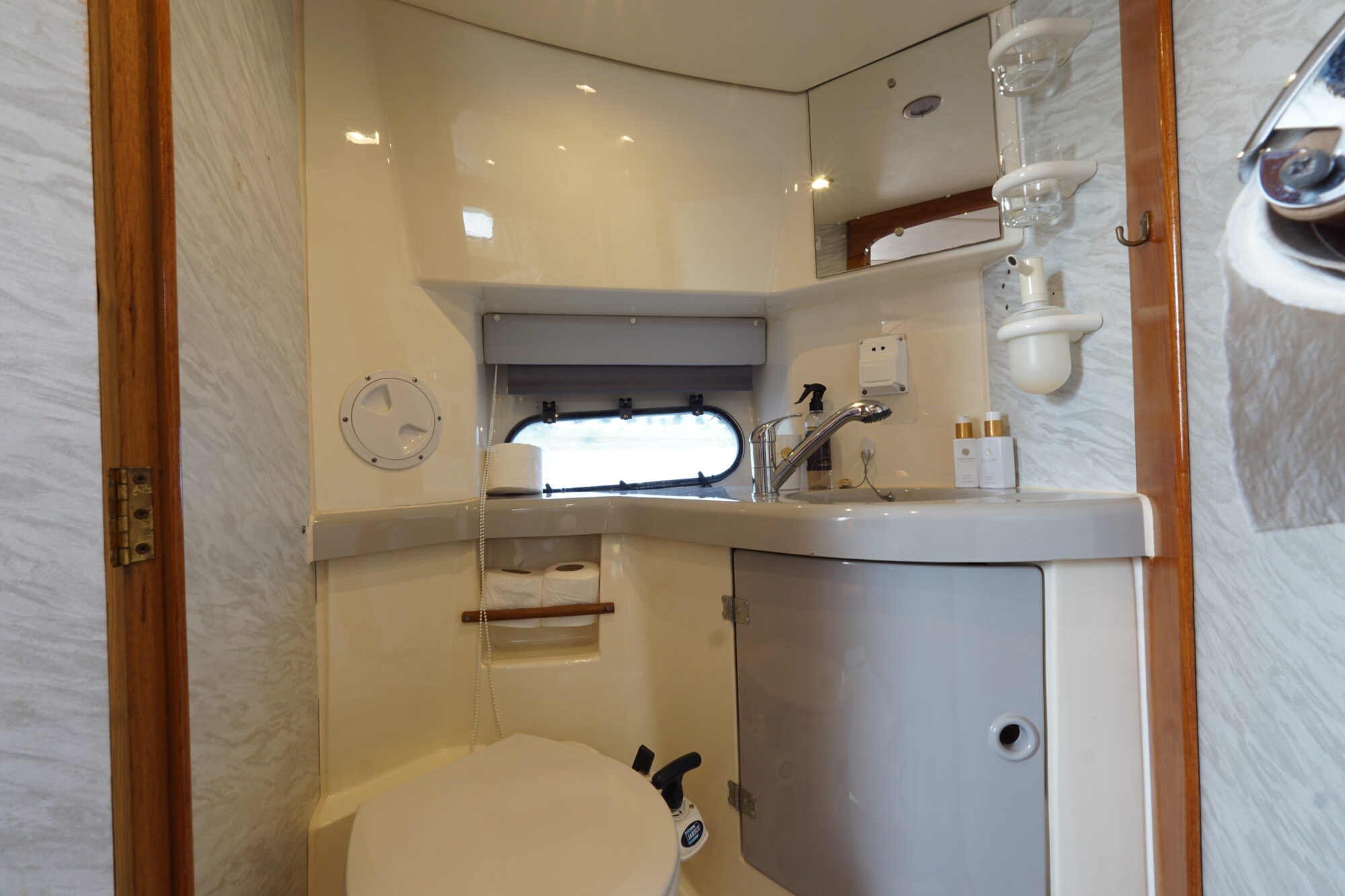 foto: 27 Sealine Sealine 328 Sport Bridge