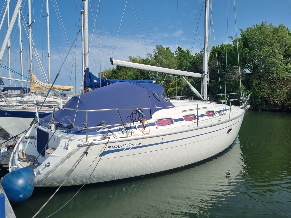 foto: 21 Bavaria  33 Cruiser