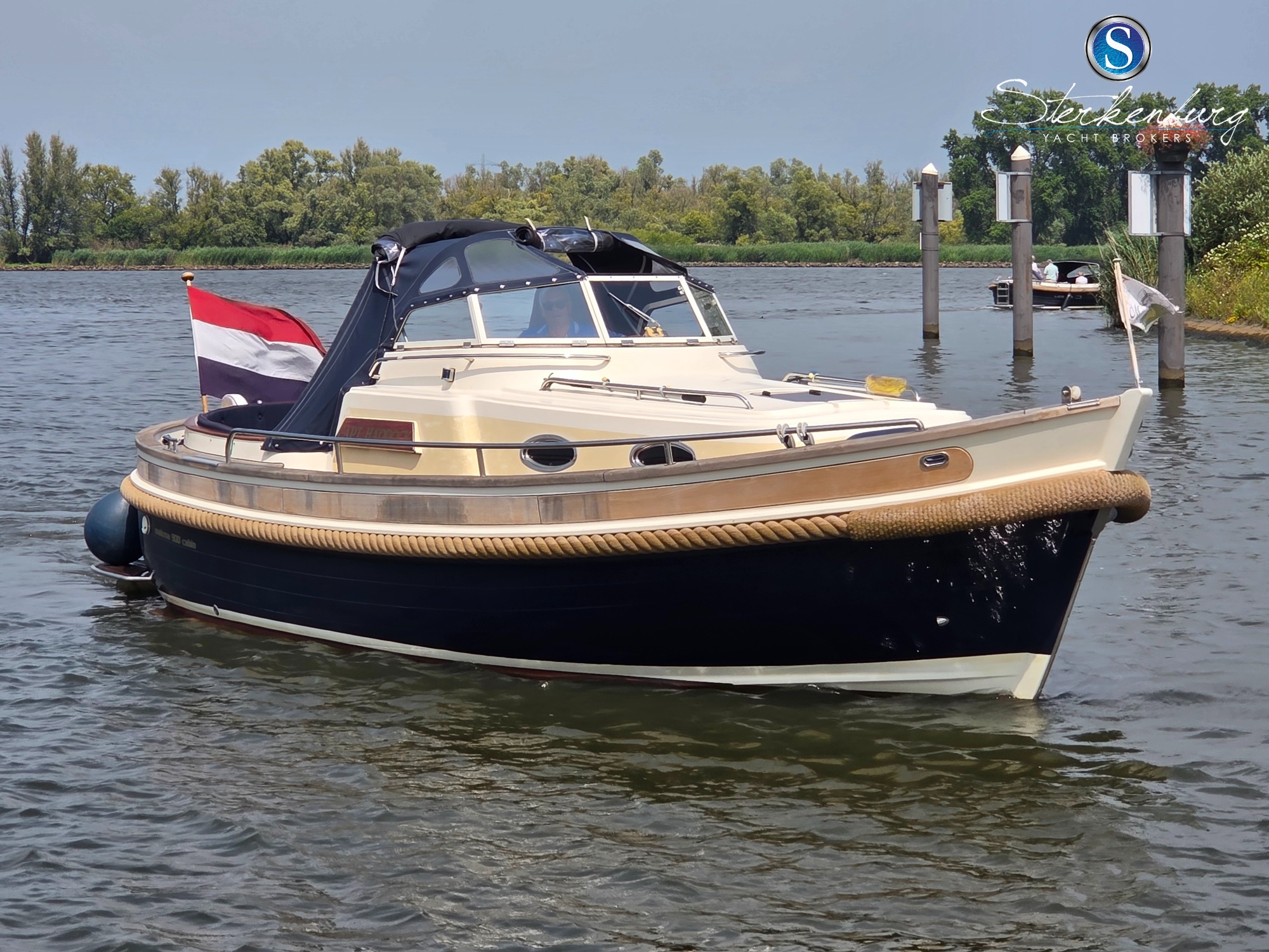 hoofdfoto: 1 Makma 900 Cabin