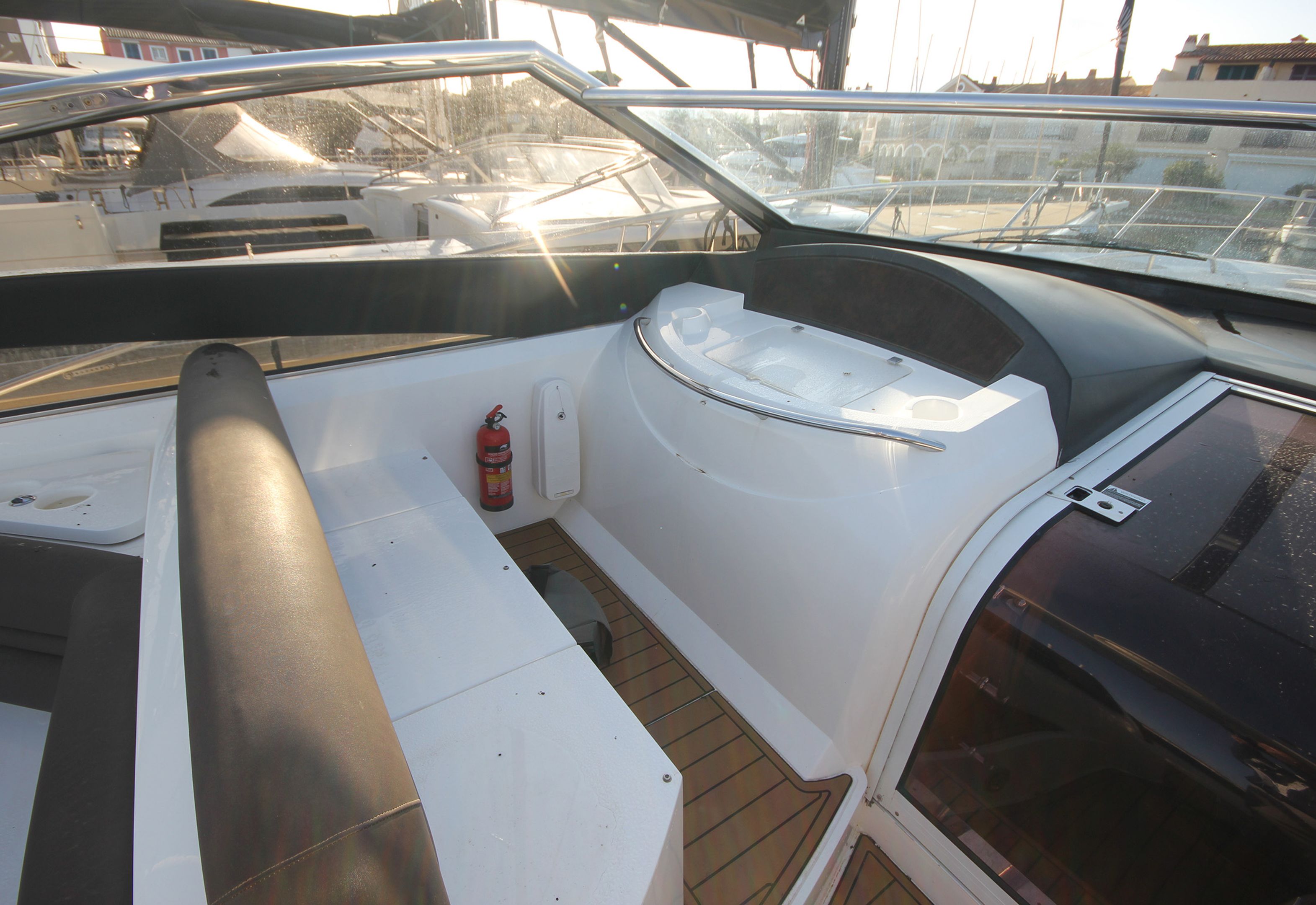 foto: 13 Sunseeker Portofino 53