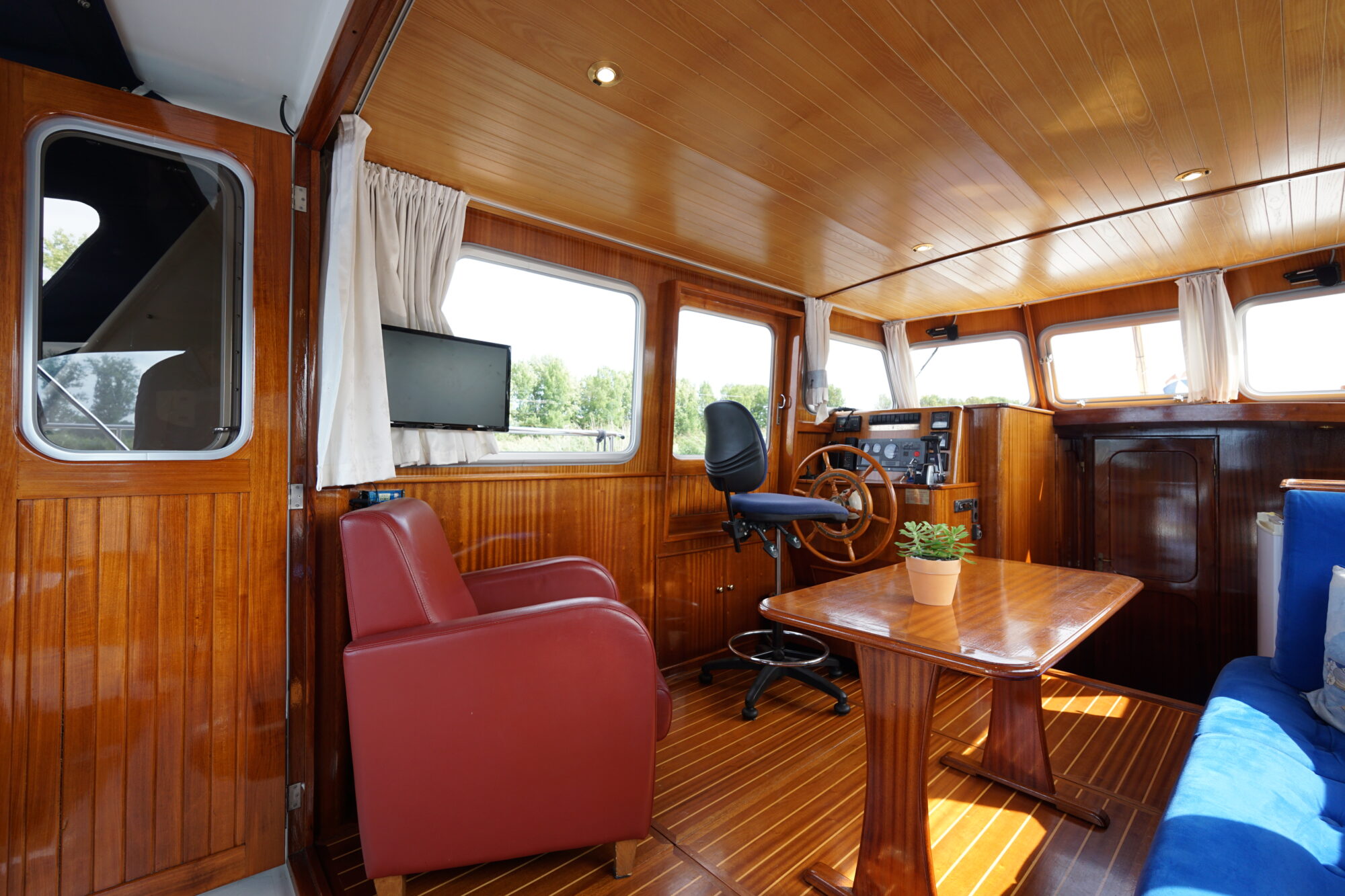foto: 26 Crown yachts Crown Kruiser 10.90 ZLK Spiegeldeur