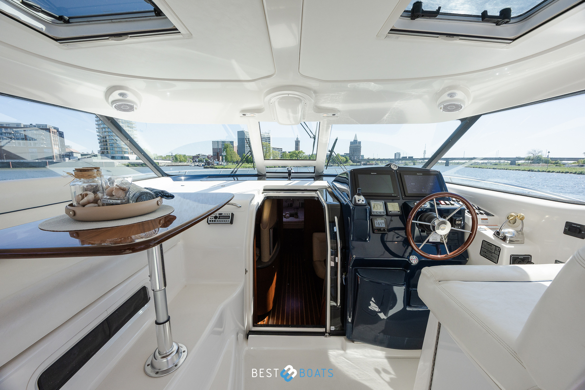 foto: 24 Tiara 4300 Sovran