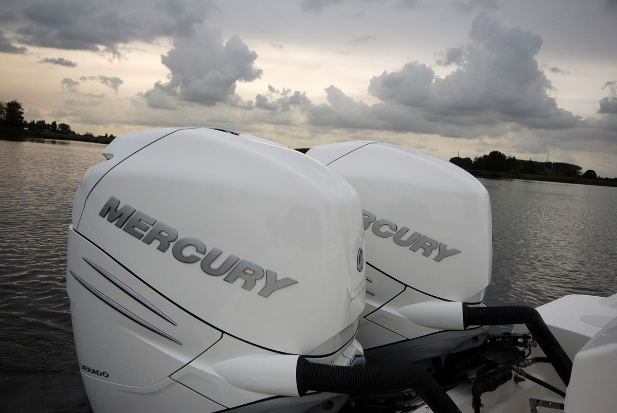 foto: 25 Boston Whaler 330 Outrage