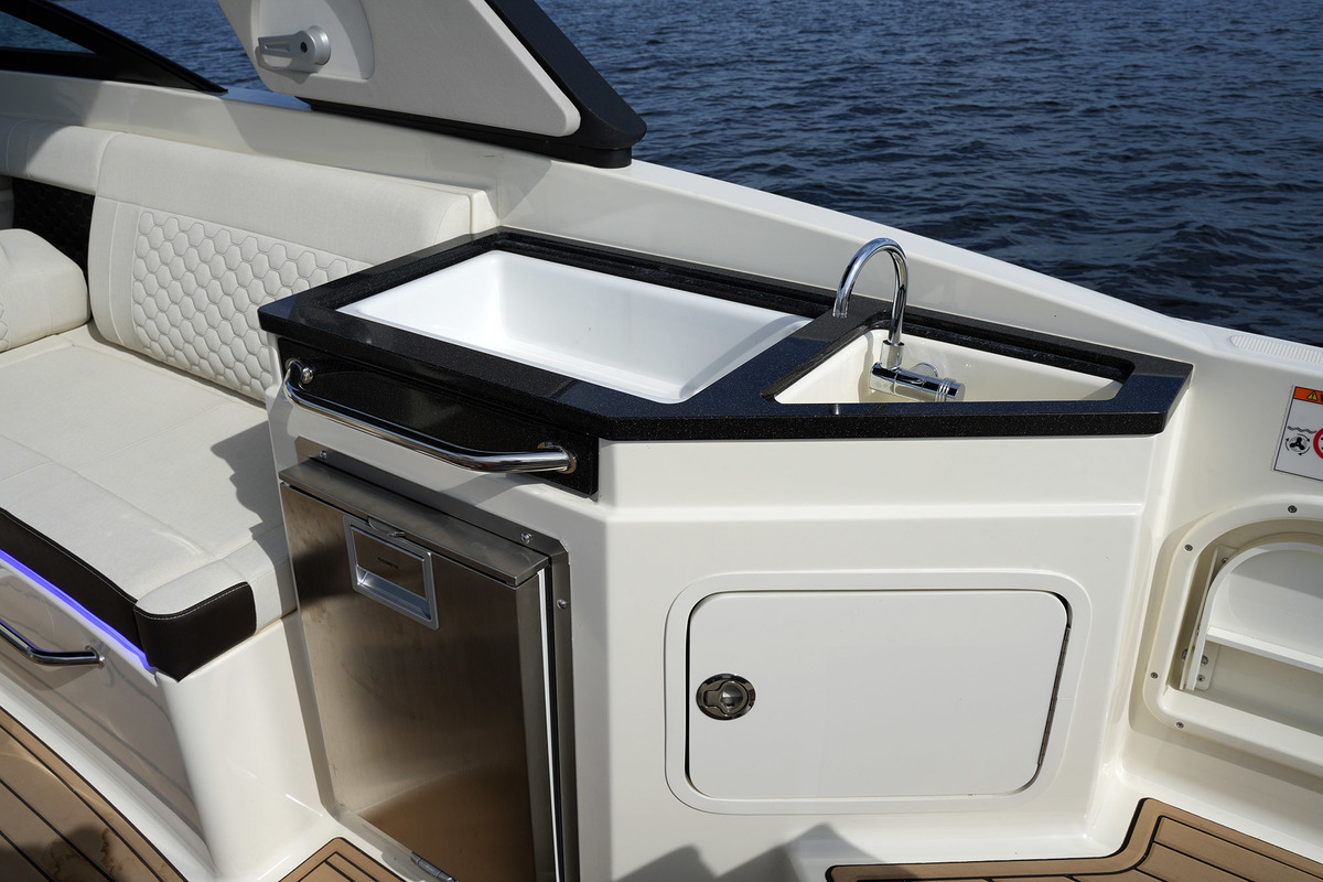foto: 25 Sea Ray SDX 290 Outboard