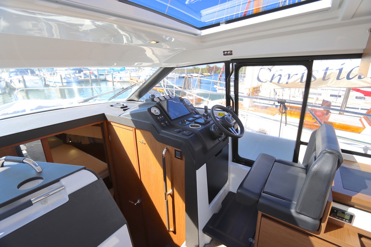 foto: 23 Jeanneau NC 33