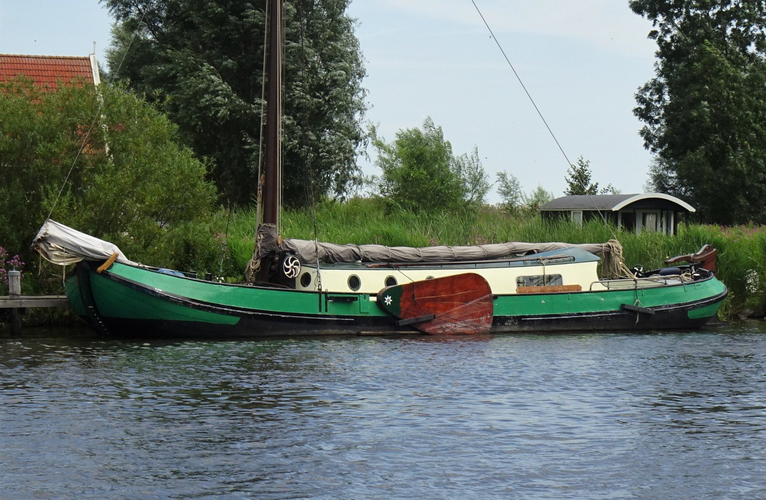 De Nijverheid Bûtensfallaat Skûtsje