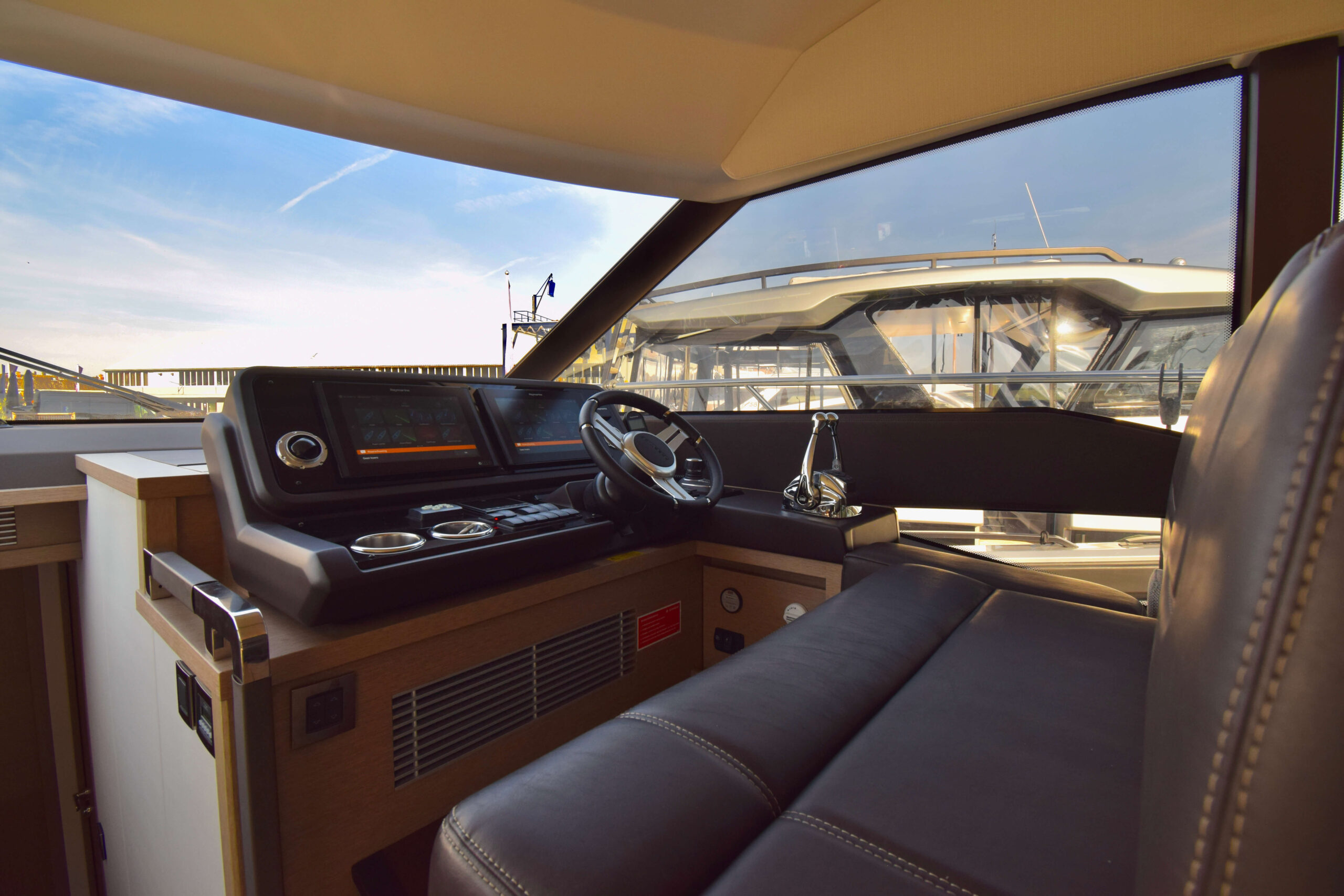 foto: 25 Prestige 590 Flybridge #19