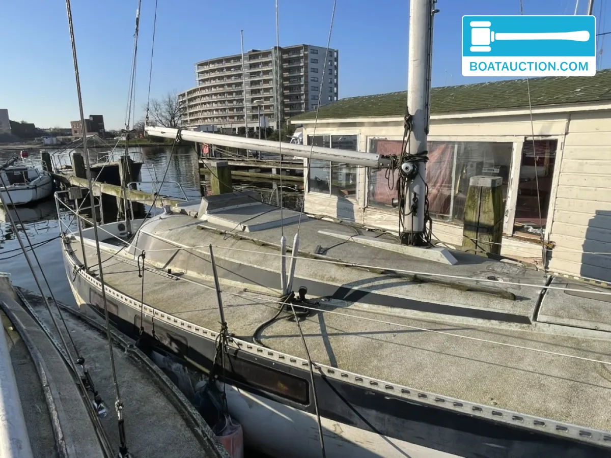foto: 5 Cabin sailboat 900