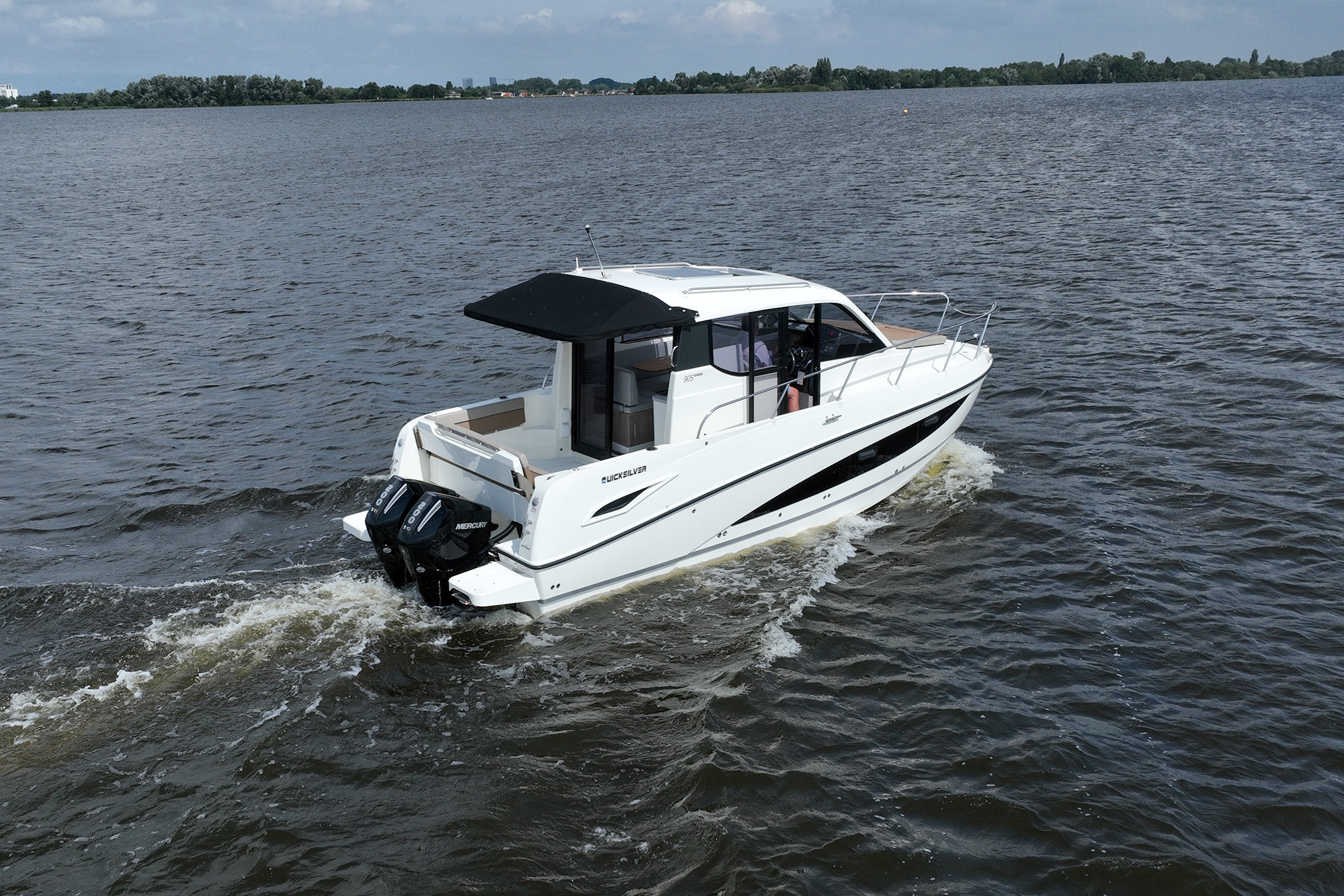 foto: 37 Quicksilver Activ 905 Weekend Outboard