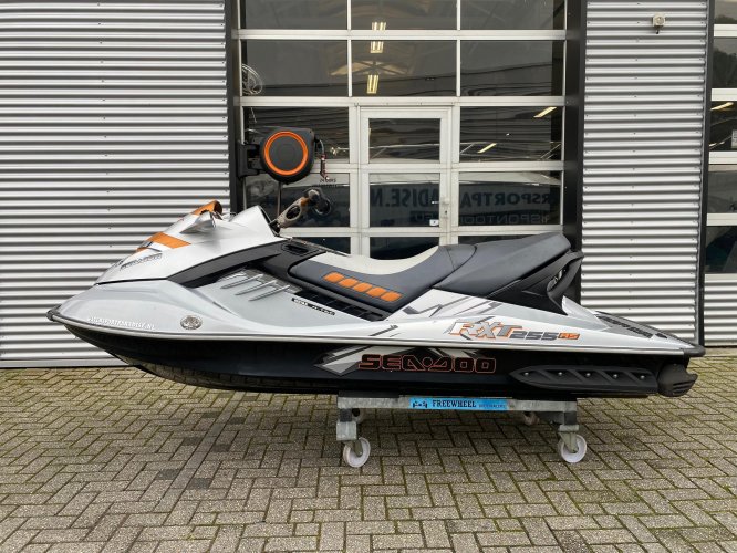 foto: 5 Sea-Doo RXT 255 RS