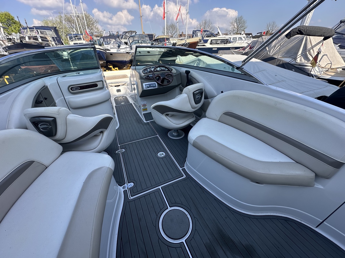 foto: 13 Crownline E6