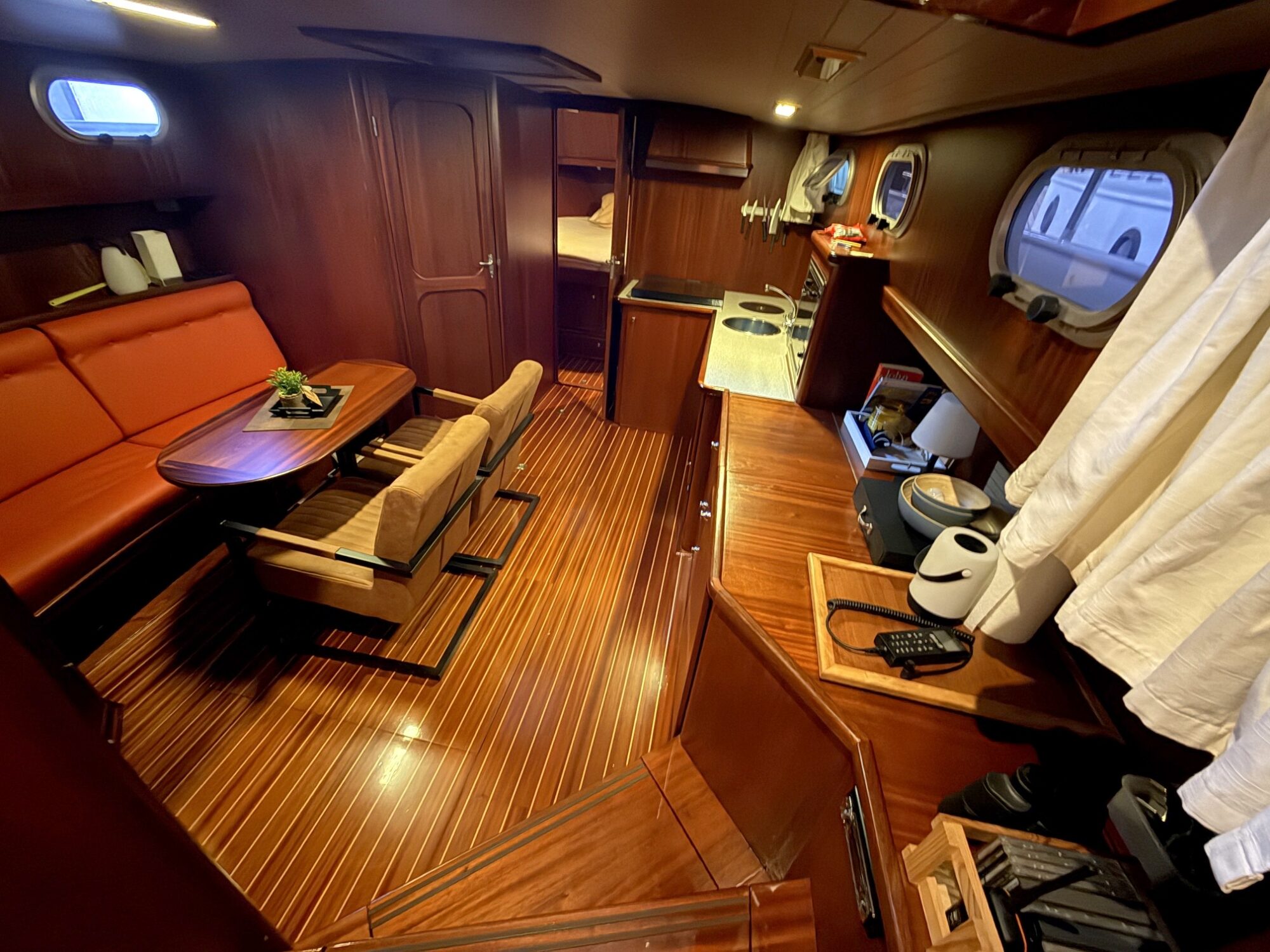 foto: 14 Crown yachts Crown Cruiser 12.85 OK Spiegeldeur