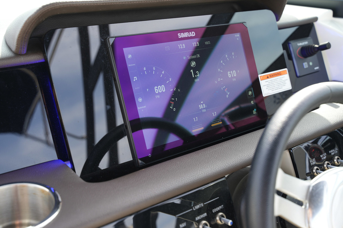 foto: 26 Sea Ray SDX 290 Outboard