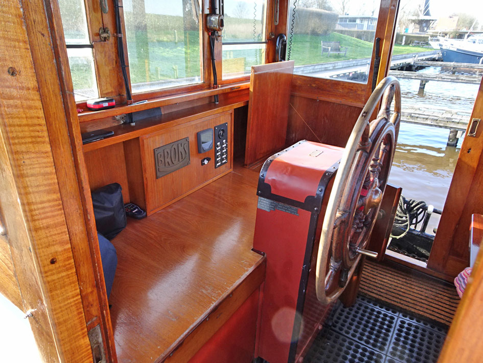 foto: 27 Motorsleepboot 13.90, IJssel