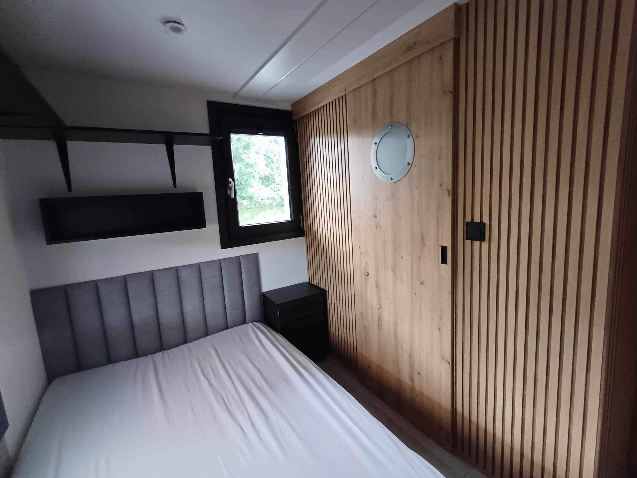 foto: 34 Shogun Mobile Houseboat
