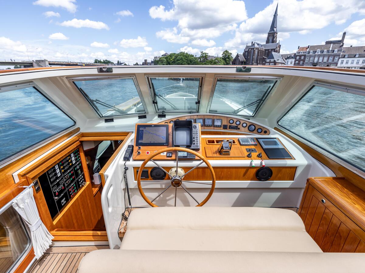 foto: 69 Linssen  Grand Sturdy 500 Variotop