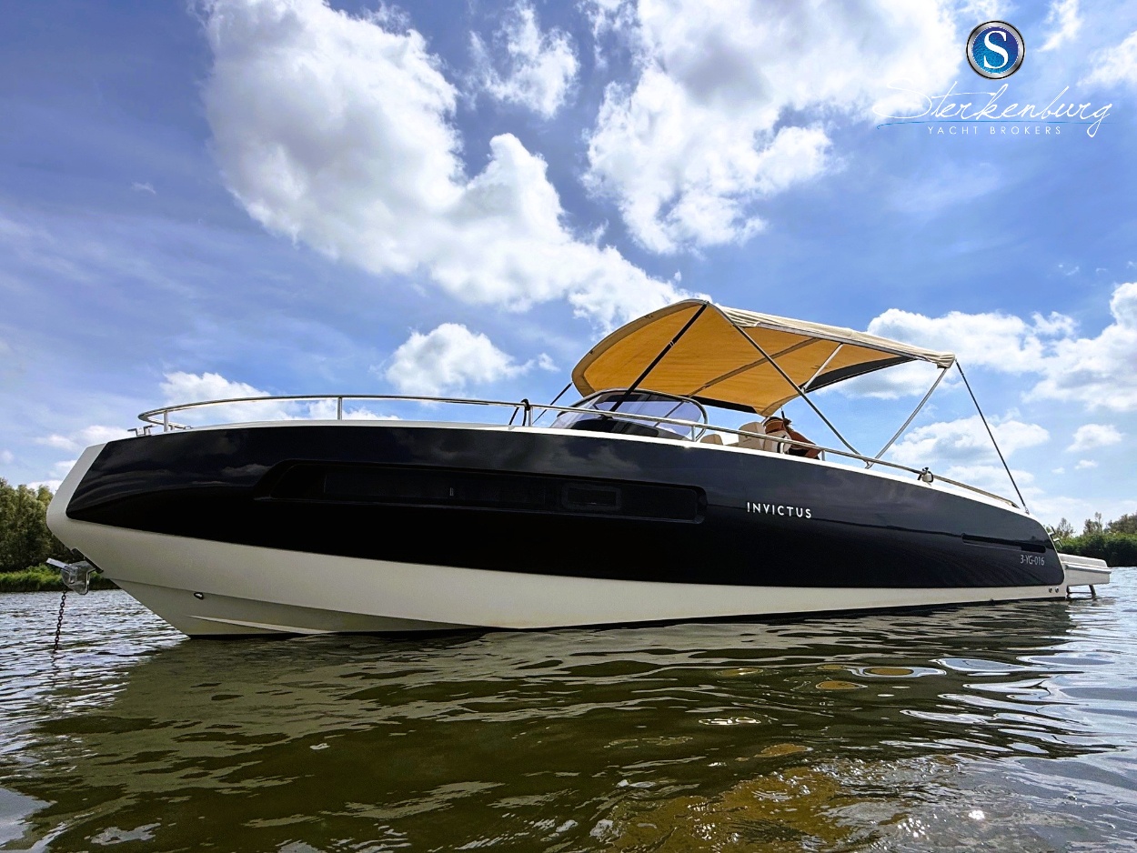 foto: 18 Invictus 280 GT