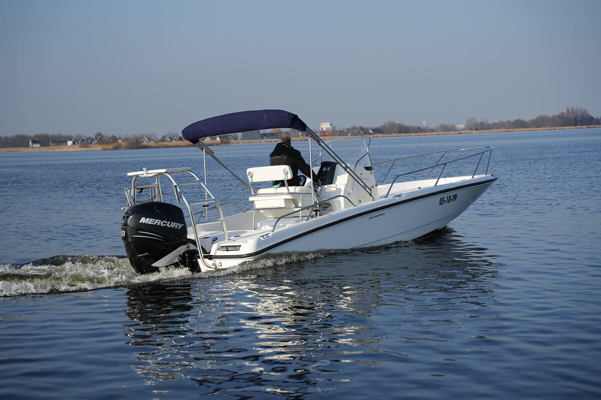 foto: 19 Boston Whaler 230 Dauntless
