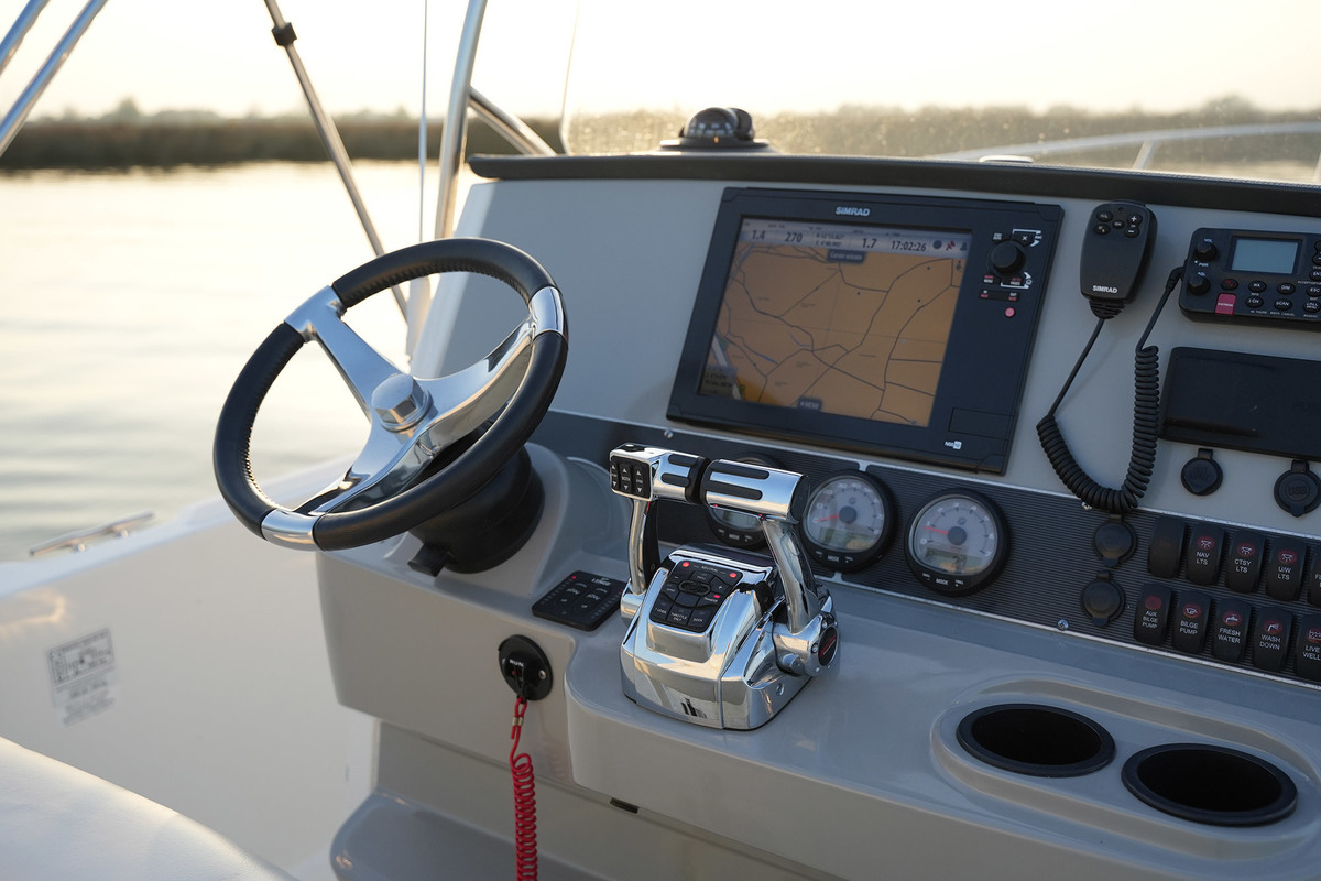 foto: 31 Boston Whaler 270 Dauntless