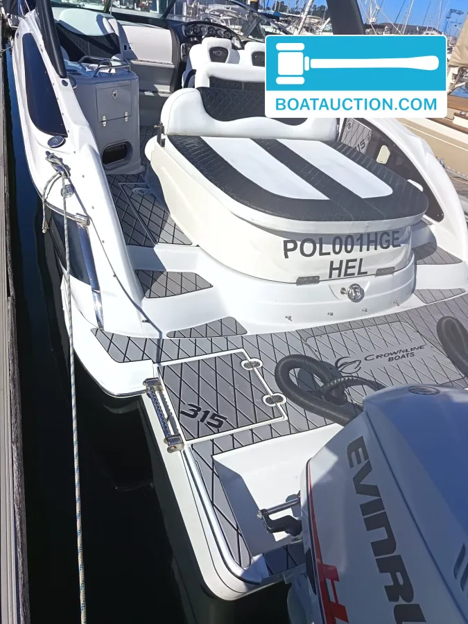 foto: 7 Crownline 315 SCR