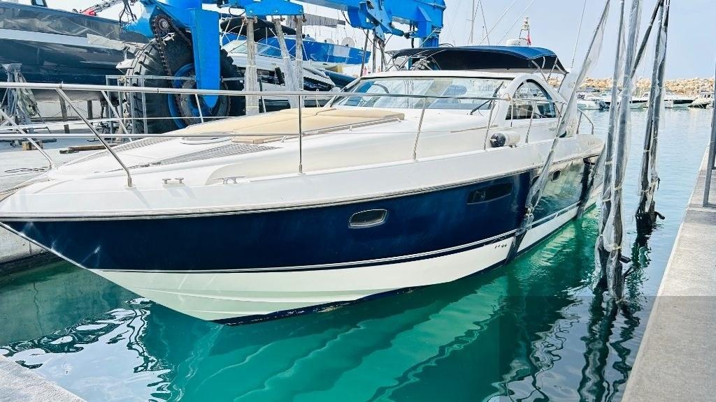 foto: 10 Fairline Targa 44 GT HT uitvoering