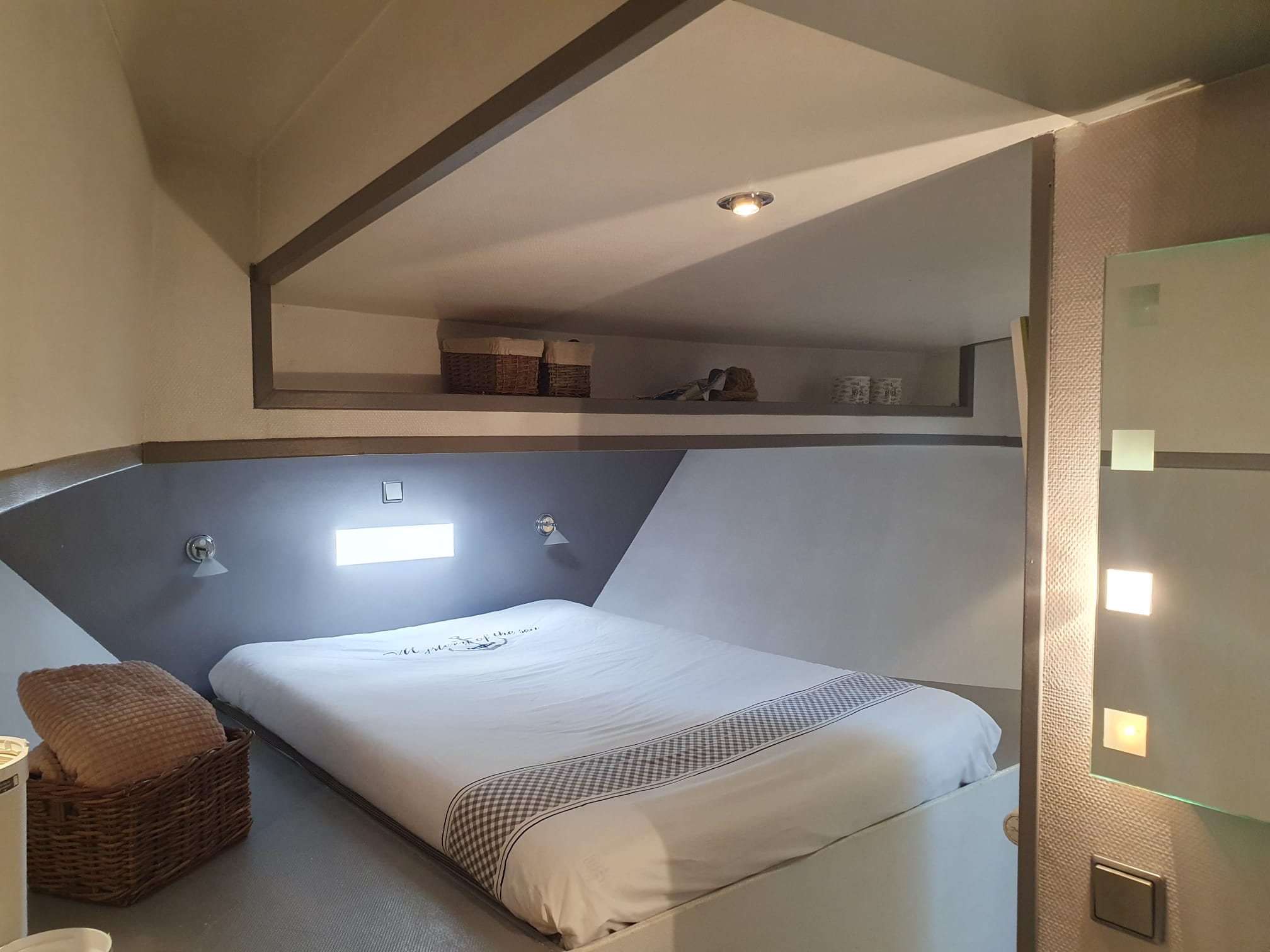 foto: 27 Jacabo 2300 (Varend woonschip)