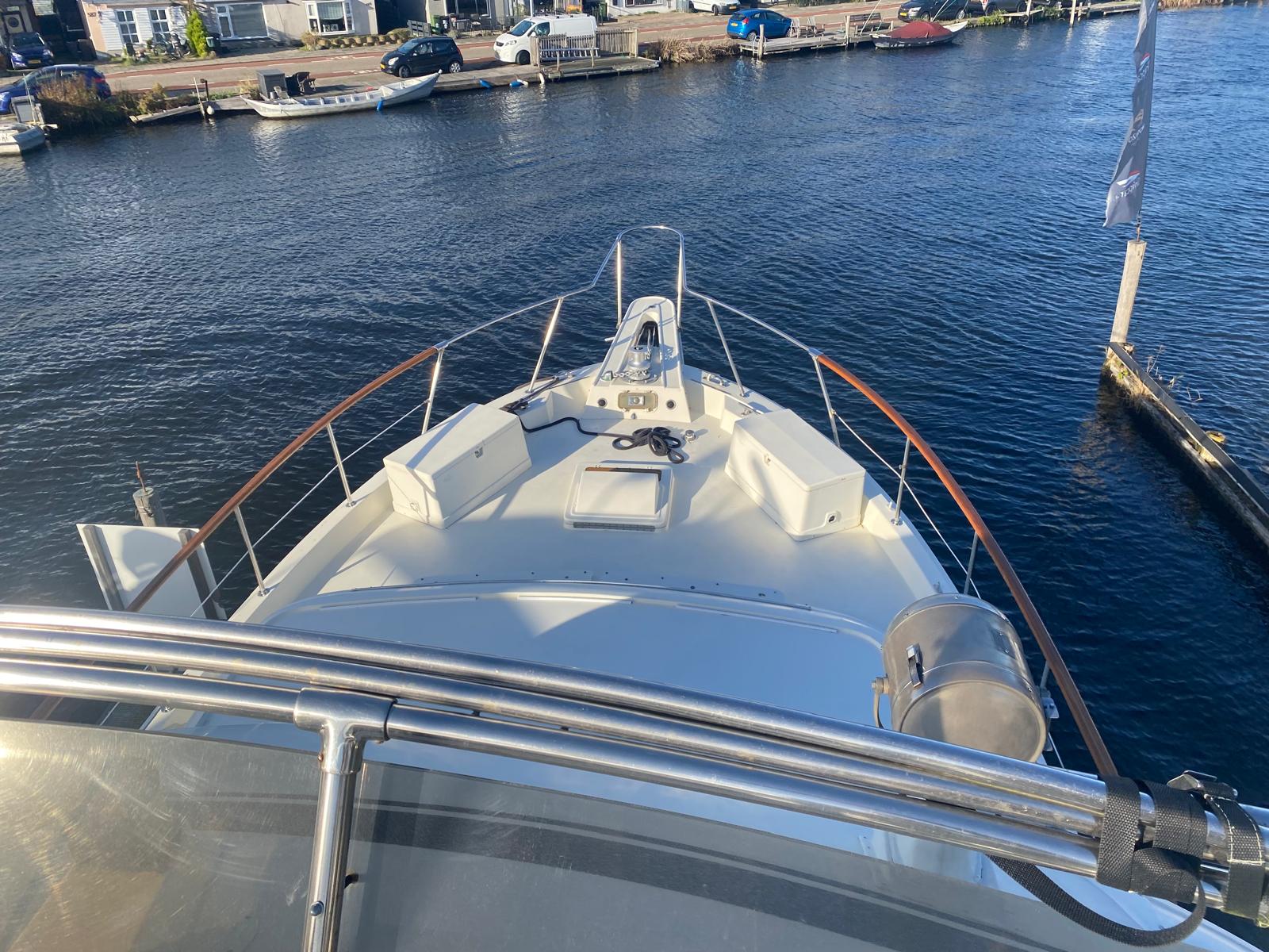 foto: 21 Hatteras 70 Fly ( Varend Woonschip )