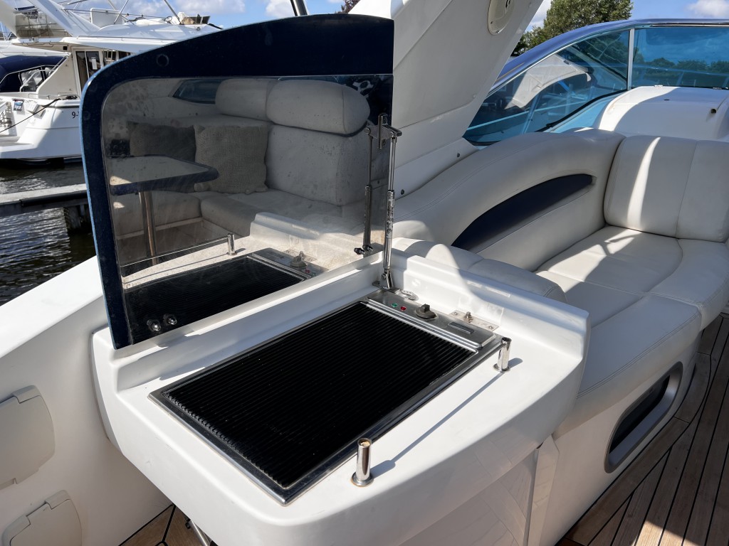 foto: 21 Sealine  S38
