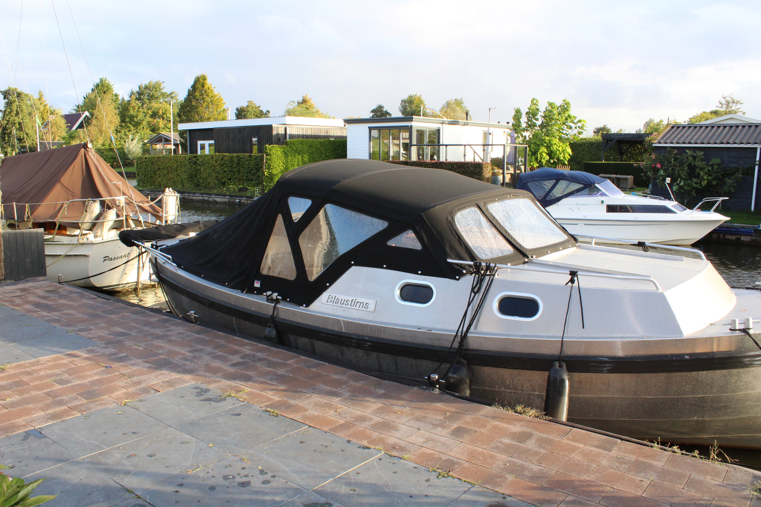 foto: 24 Black Fish Cabin 850 XL