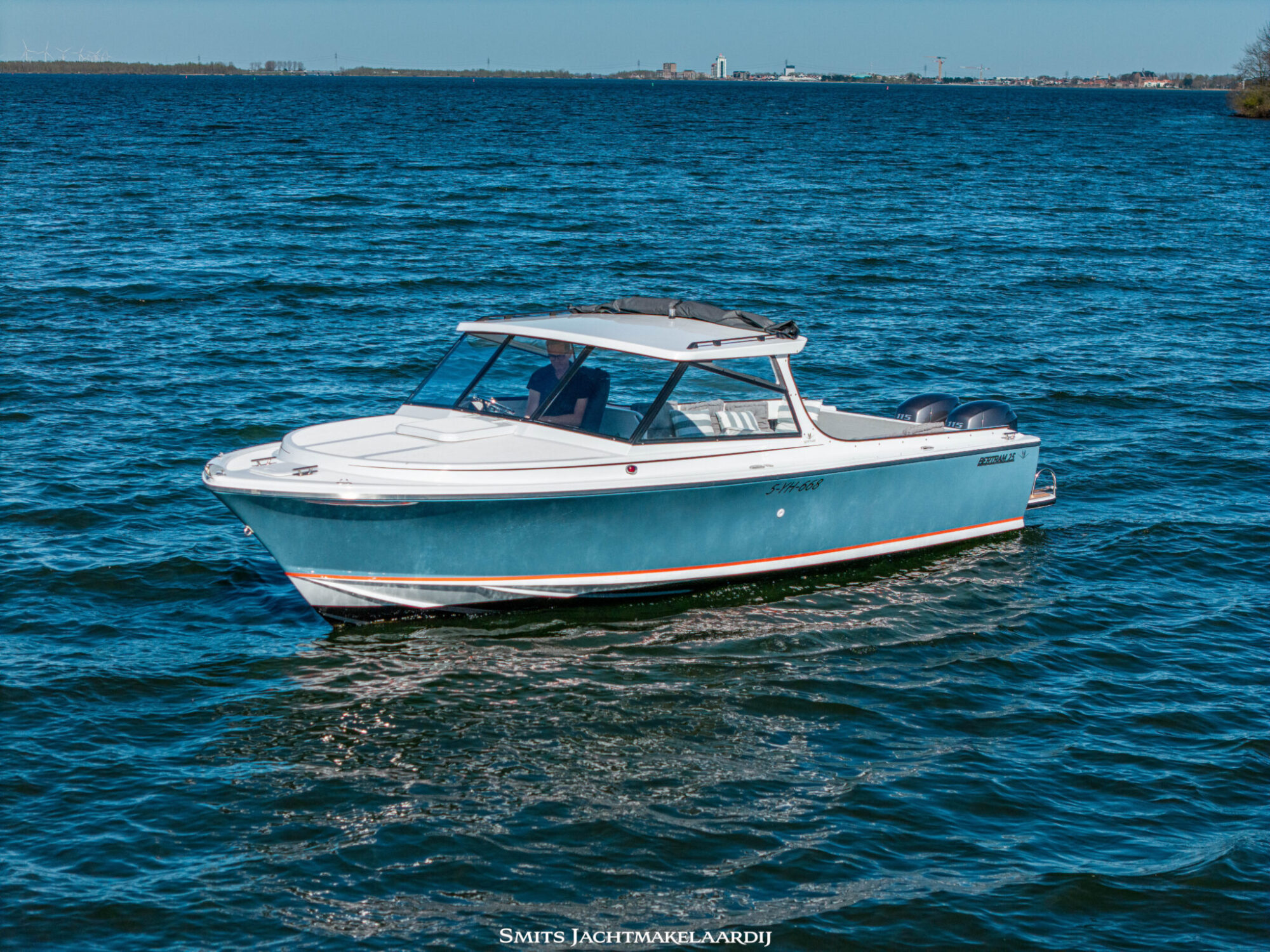 foto: 56 Bertram Bertram 25