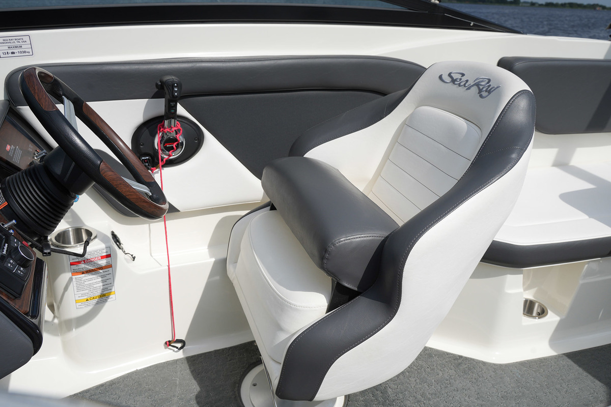 foto: 30 Sea Ray  SPX 230