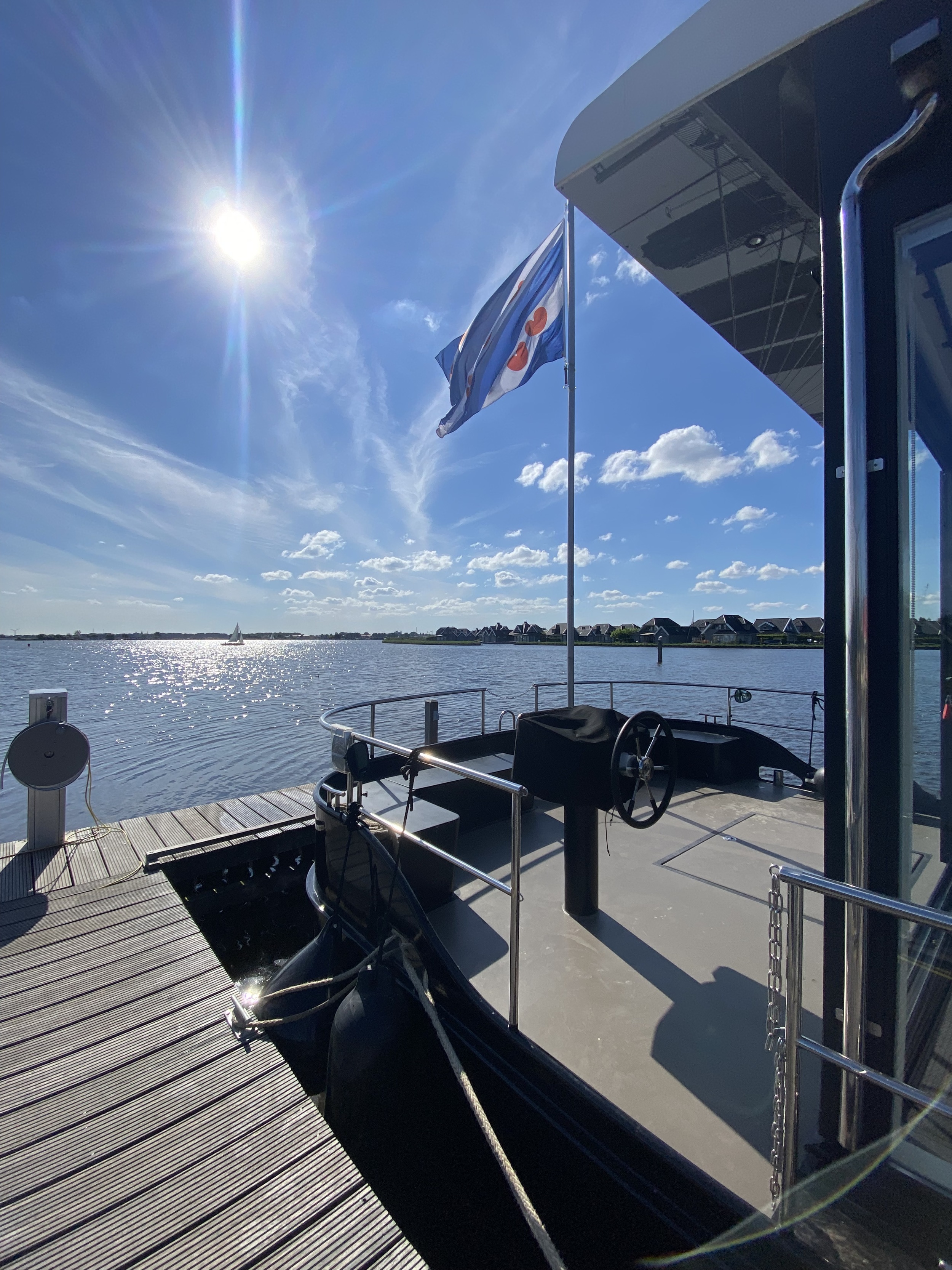 foto: 31 HOMESHIP VaarLoft Volledig Elektrische Houseboat