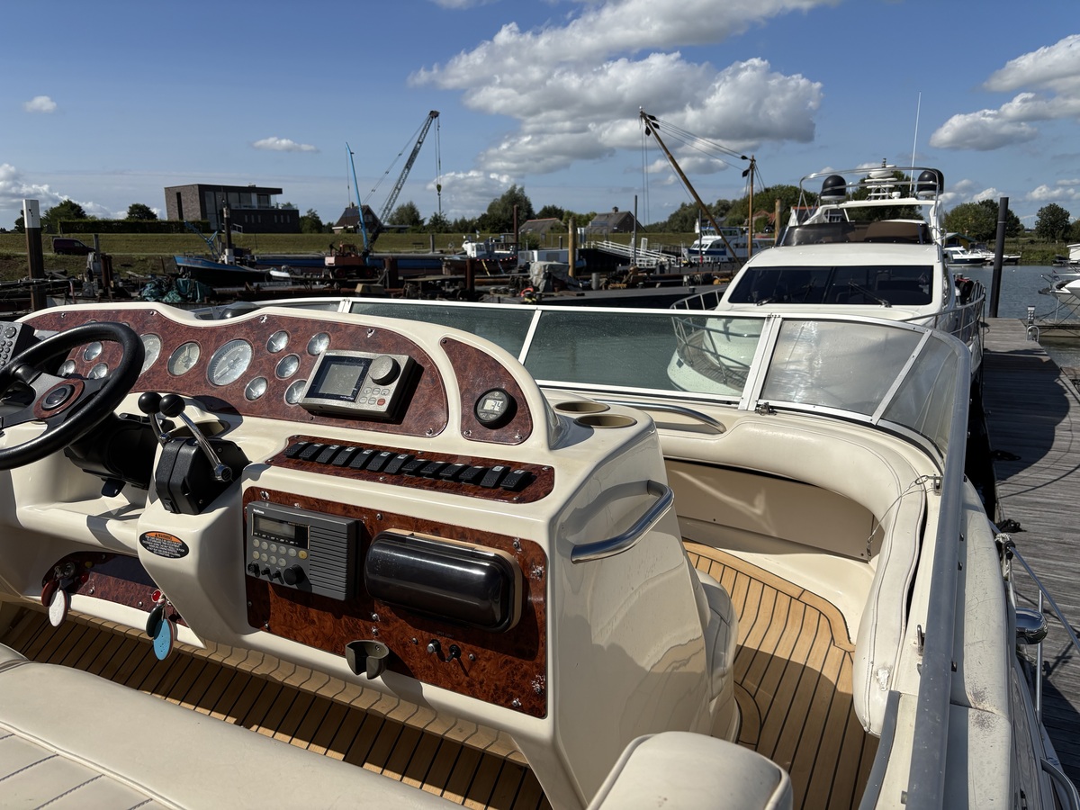 foto: 17 Maxum  4100 SCA 