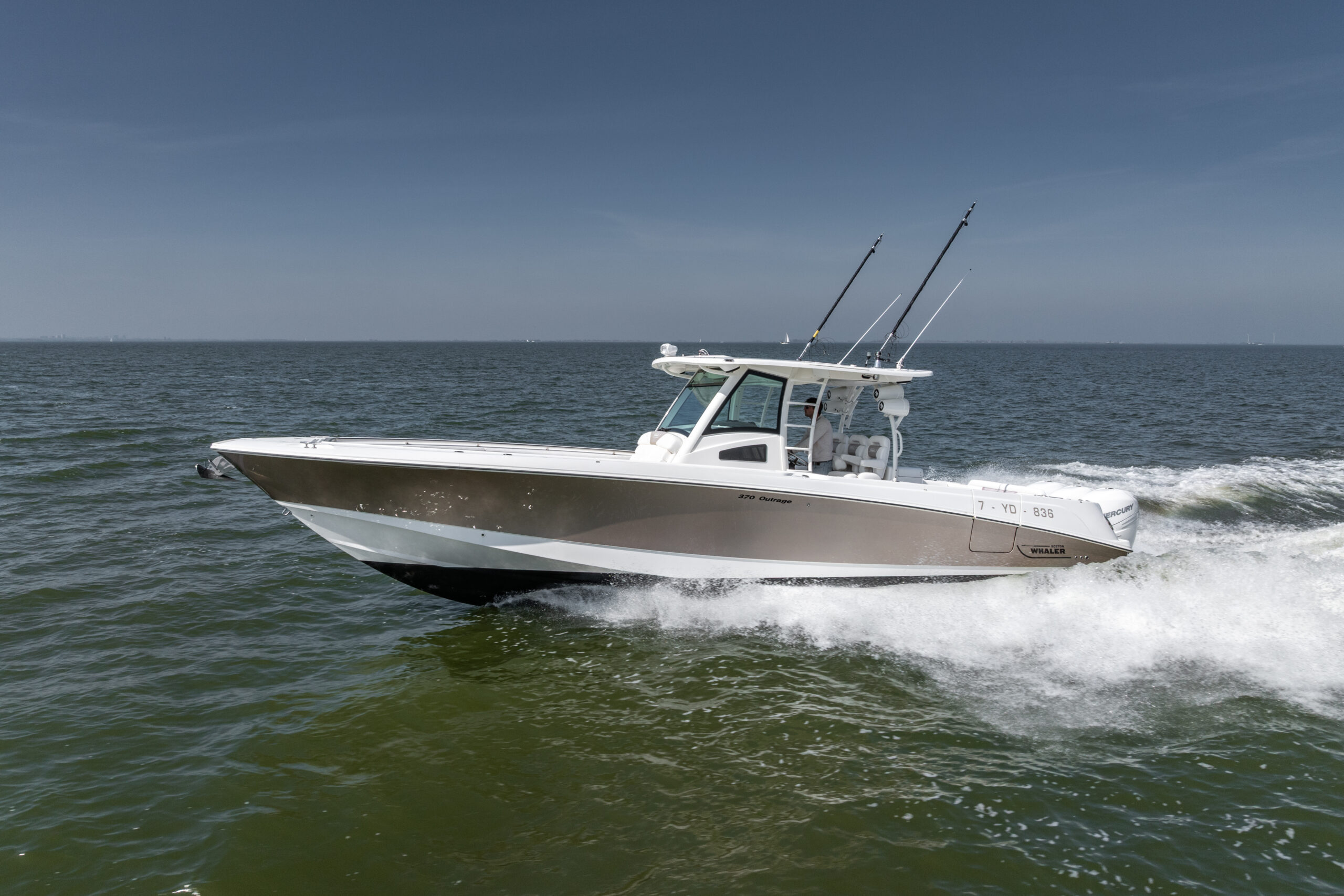foto: 44 Boston Whaler Whaler 370 Outrage