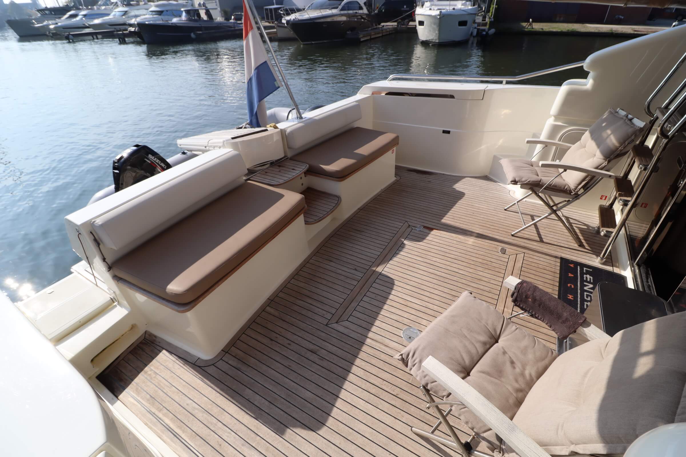 foto: 19 Ferretti Yachts 530