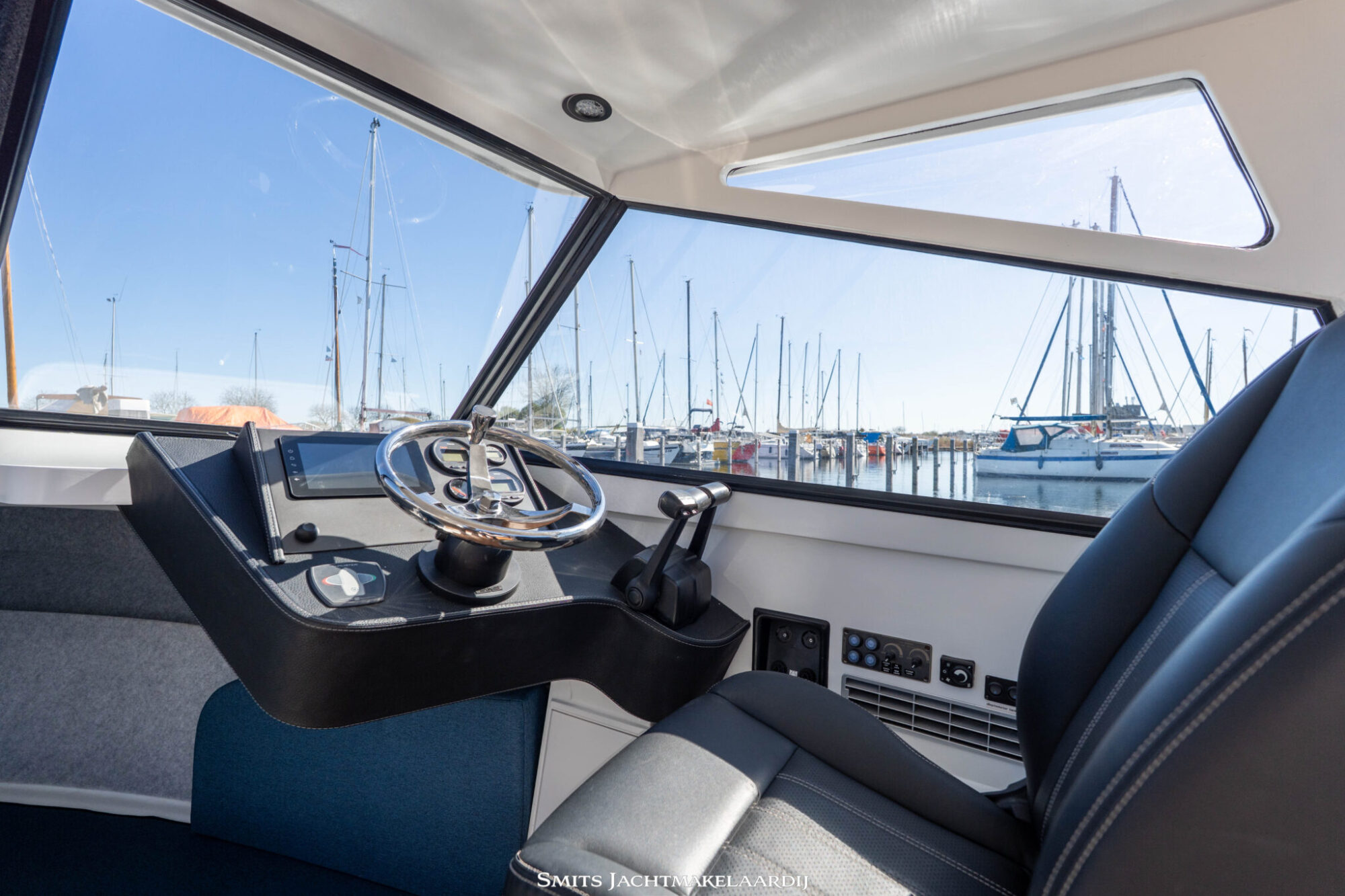 foto: 58 Bertram Bertram 25