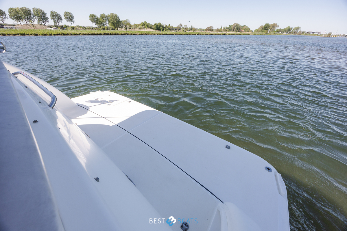 foto: 25 Tiara 4300 Sovran