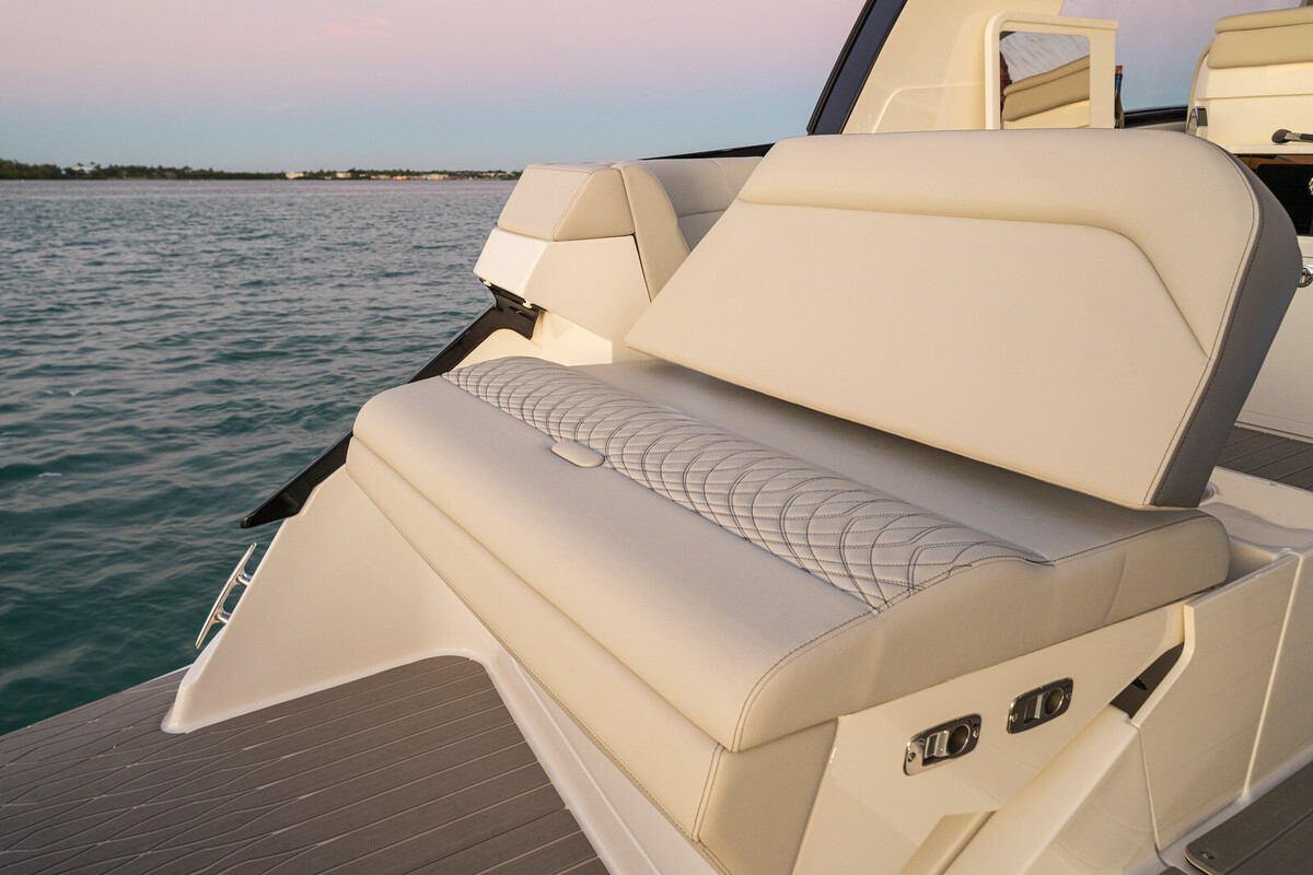 foto: 67 Sea Ray Sundancer 370